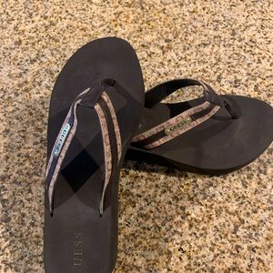 Guess Flip Flops